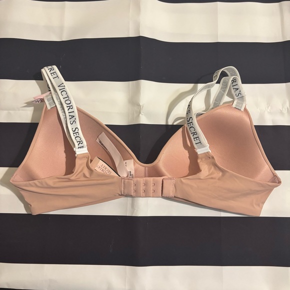 Victoria’s Secret Wireless T-Shirt Bra - Picture 5 of 7